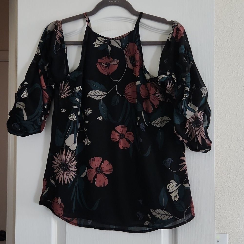 Bardot open shoulder size 6, blouse